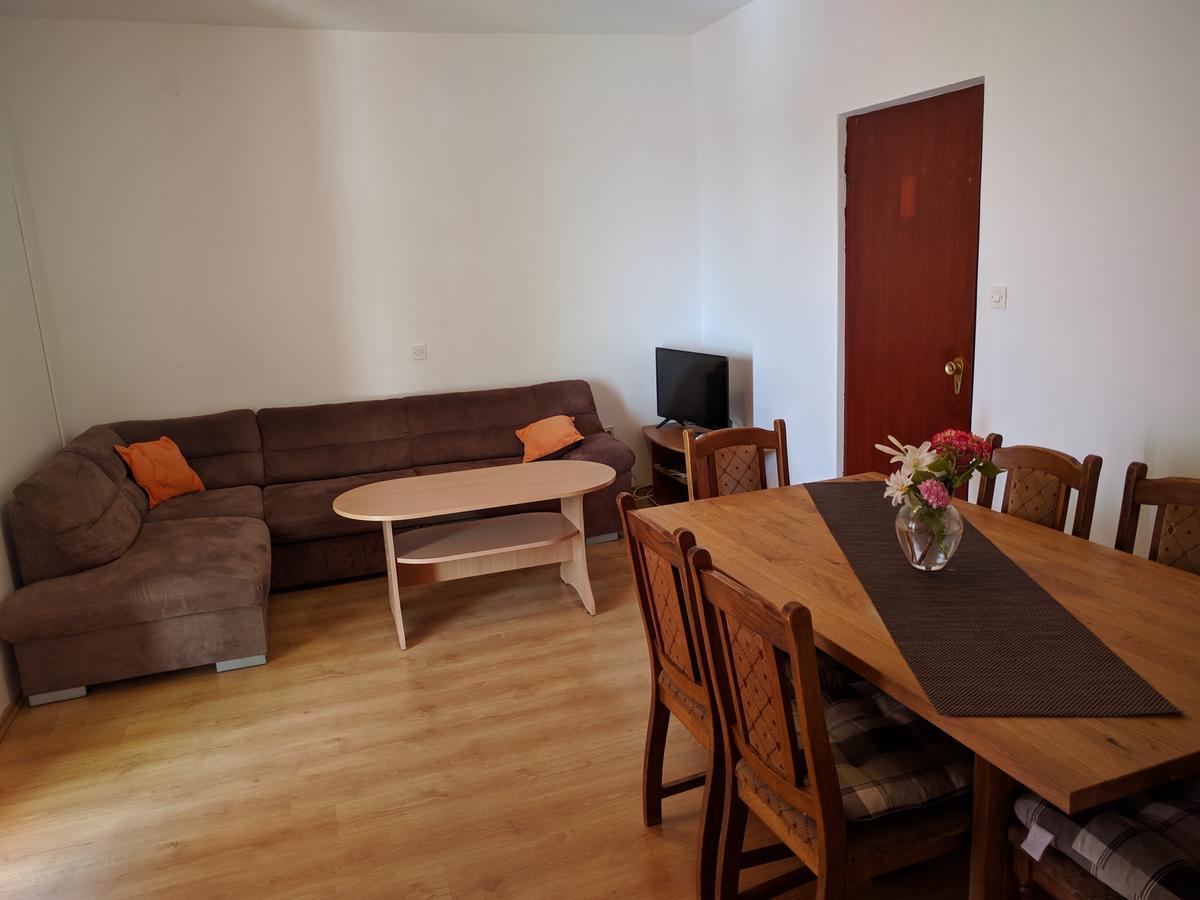 Kuzman Apartment *